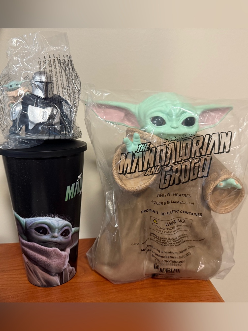The Mandalorian Grogu Popcorn Bucket &  44oz Cup & Topper Both NWT! in Hand!